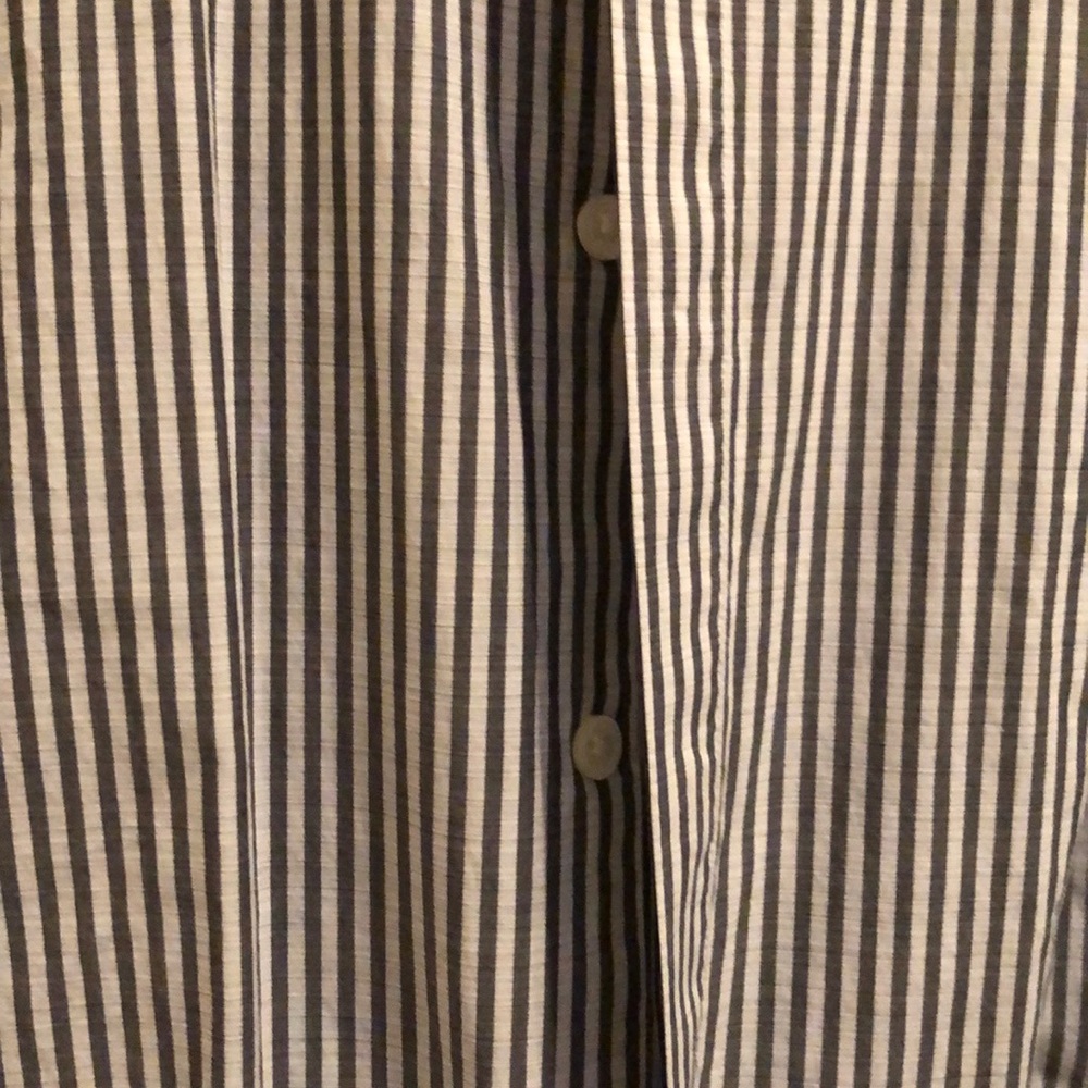 Like new Asian collar Vince shirt - Picture 3 of 5